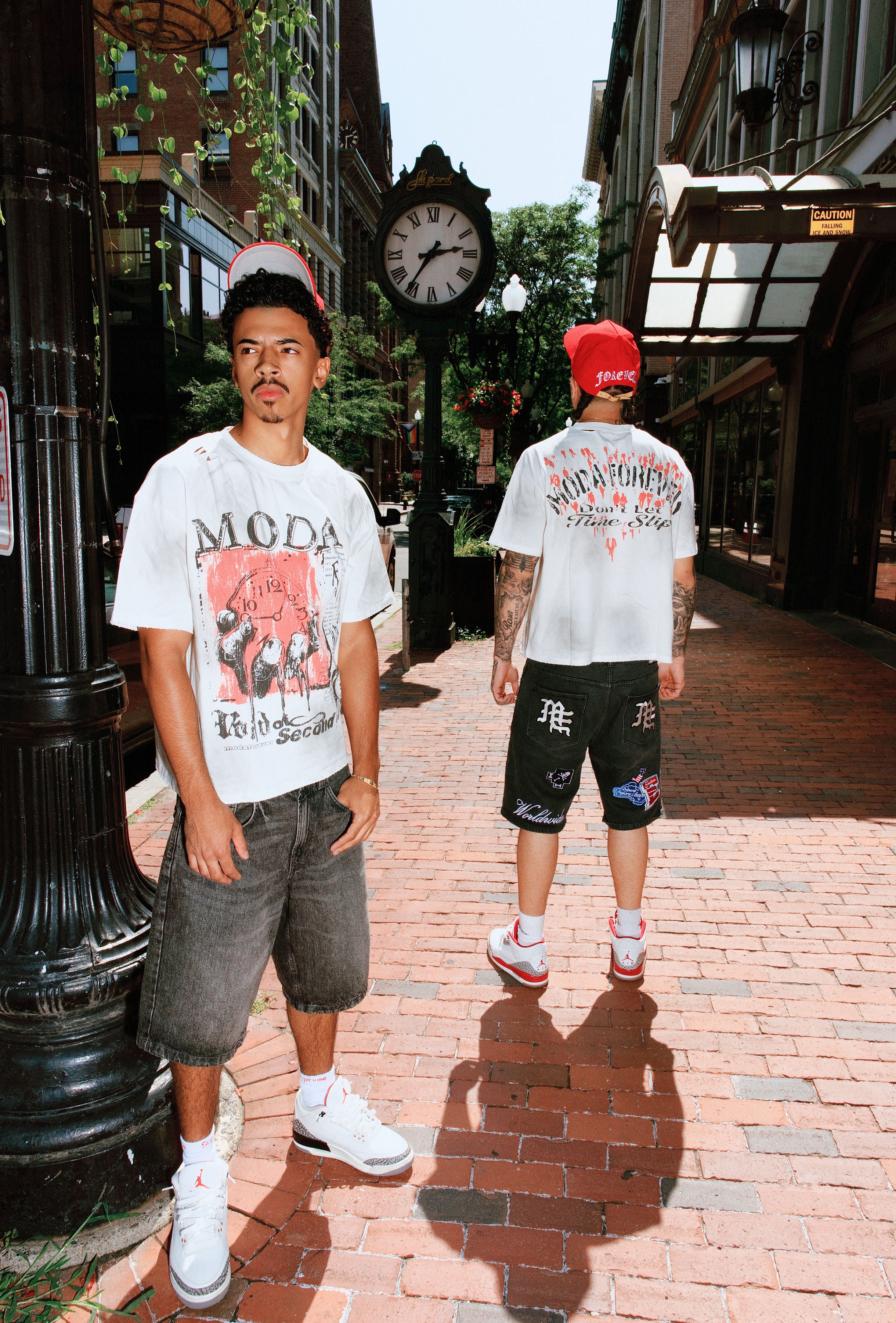 MODA FOREVER Don't Let Time Slip Tee